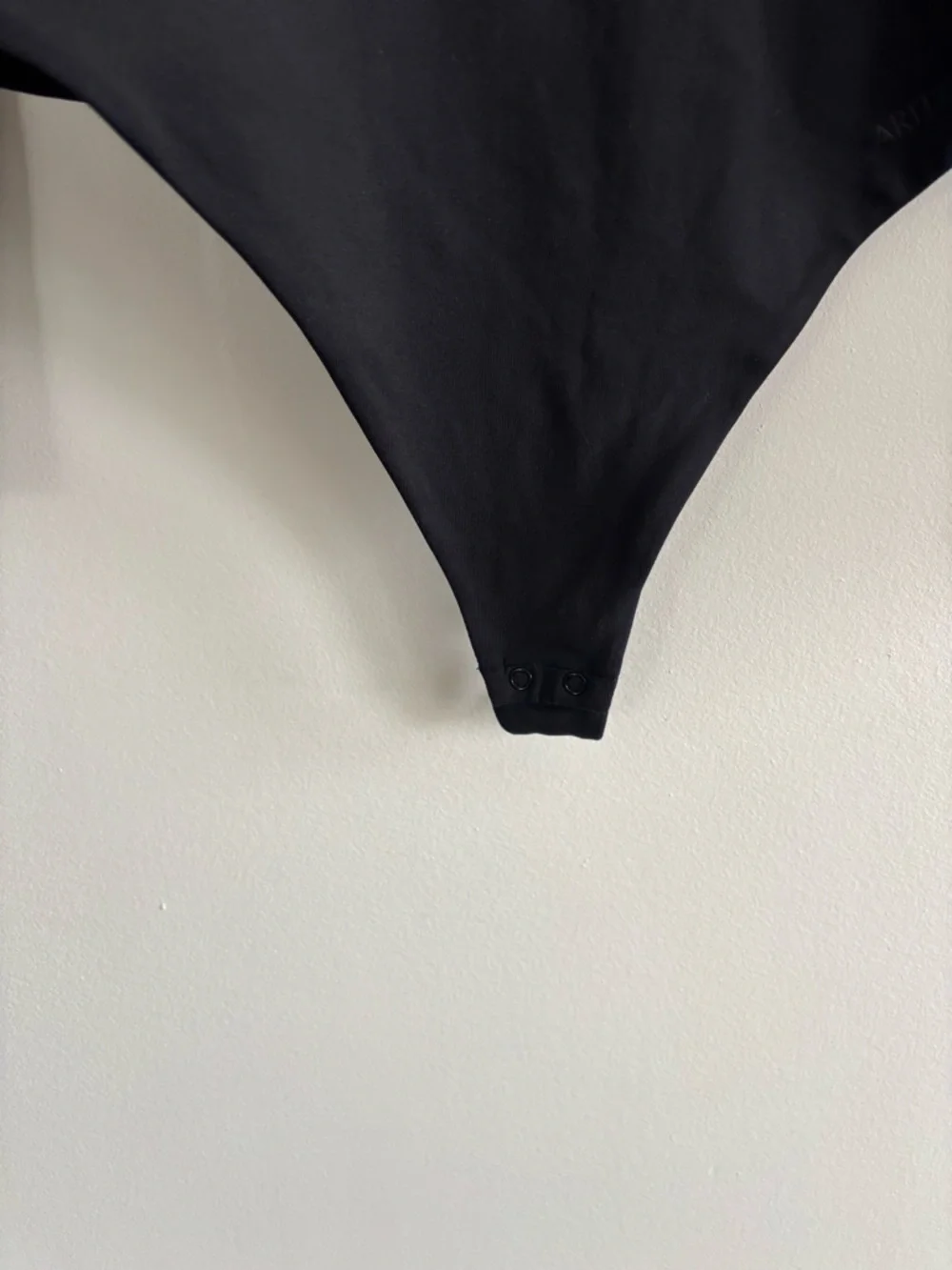 Aritzia Contour Black V-Neck Long Sleeve Bodysuit - Picture 7 of 13